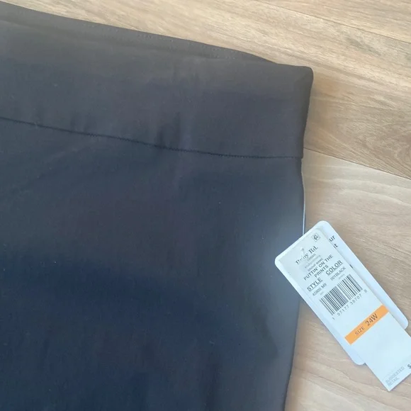 Ruby Rd black short pull on short with stretch slimming contour waistband 24W - Picture 8 of 17